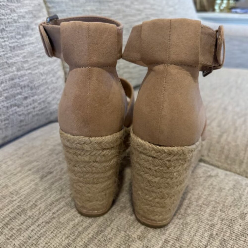 Universal thread wedge heels size 7 - image 3